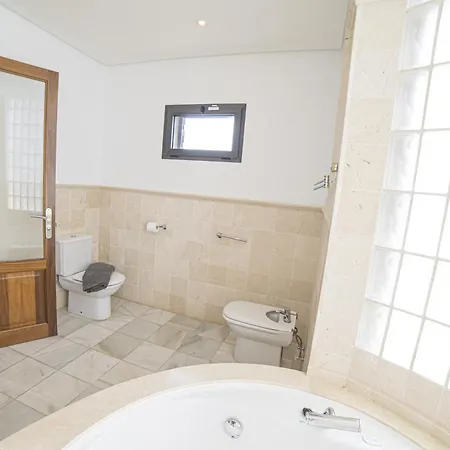 Impressive | 3 Bedrooms | Magatsuhi | Spacious Sun Terrace | Outdoor Pool, Hot Tub And Bbq | Montana Roja فيلة