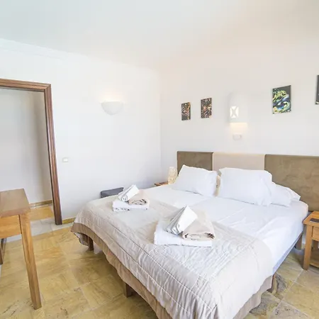 Impressive | 3 Bedrooms | Magatsuhi | Spacious Sun Terrace | Outdoor Pool, Hot Tub And Bbq | Montana Roja فيلة بلايا بلانكا