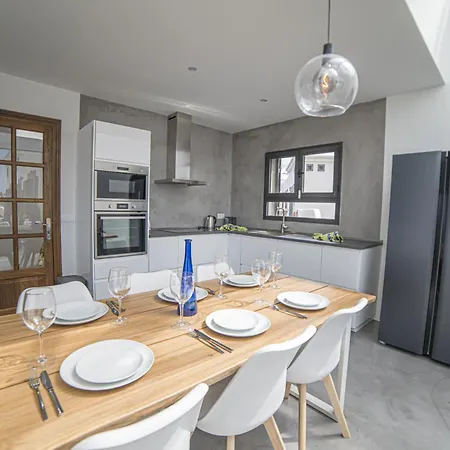 Impressive | 3 Bedrooms | Magatsuhi | Spacious Sun Terrace | Outdoor Pool, Hot Tub And Bbq | Montana Roja فيلة *