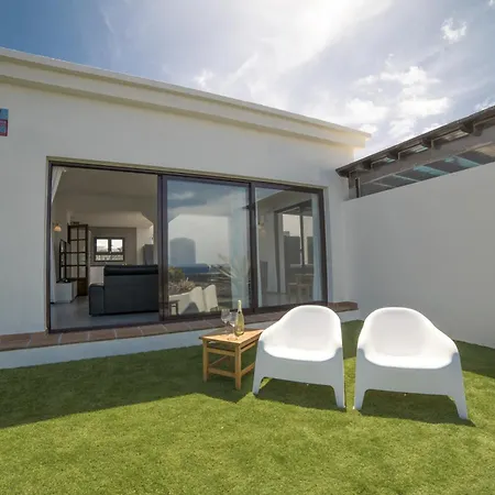 Impressive | 3 Bedrooms | Magatsuhi | Spacious Sun Terrace | Outdoor Pool, Hot Tub And Bbq | Montana Roja بلايا بلانكا