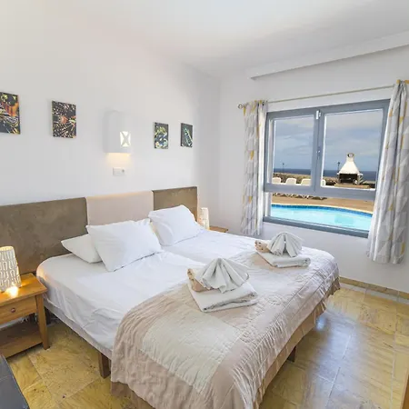 فيلة Impressive | 3 Bedrooms | Magatsuhi | Spacious Sun Terrace | Outdoor Pool, Hot Tub And Bbq | Montana Roja