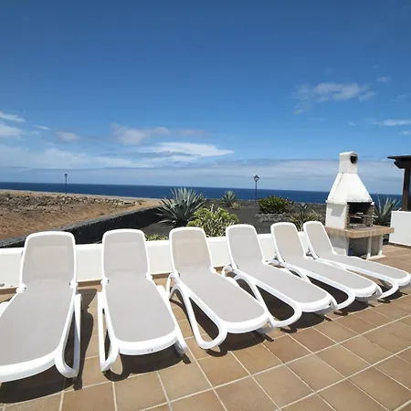 فيلة Impressive | 3 Bedrooms | Magatsuhi | Spacious Sun Terrace | Outdoor Pool, Hot Tub And Bbq | Montana Roja *
