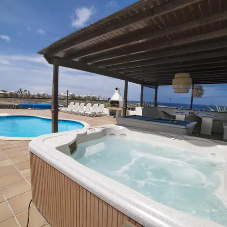 Impressive | 3 Bedrooms | Magatsuhi | Spacious Sun Terrace | Outdoor Pool, Hot Tub And Bbq | Montana Roja Βίλα